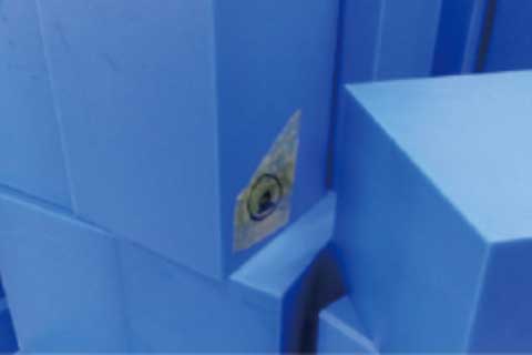 絶縁性・耐久性の高いCast Naylon素材の外箱